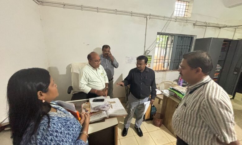 Big Action: Divisional Commissioner visits Arang...! Notice to 8 officers and employees for negligence