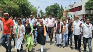 Protest by Congress: Congress burnt an effigy at Nehru Chowk in protest against ED action