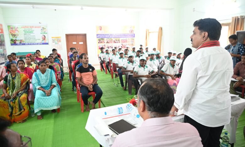 Bastar: Bastar returning from Naxalism to democracy… 45 Naxalites surrendered in 24 hours, 23 Naxalites carrying a bounty of Rs 1.18 crore returned to the mainstream in Sukma, 1521 gave up violence in the last 15 months