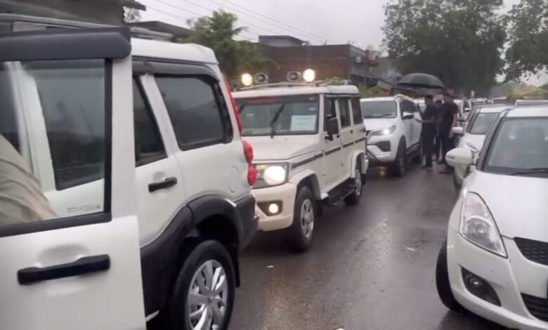 Waterlogging Problem: Villagers stopped the convoy of the minister in charge in Korba...! Protested over the problem of waterlogging
