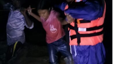 Deopahari Waterfalls: Water level suddenly increased in Deopahari waterfall...! Five youths were rescued and their lives were saved