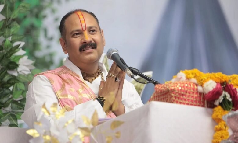Pt. Pradeep Mishra: Story teller Pandit Pradeep Mishra reached Korba...devotees gave him a warm welcome...change in Shiv Mahapuran story venue...see here