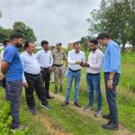 Digital Crop Survey: Collector Ajit Vasant reached the field...! Took stock of digital crop survey work...gave strict instructions to Patwaris