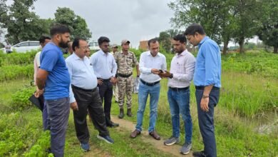 Digital Crop Survey: Collector Ajit Vasant reached the field...! Took stock of digital crop survey work...gave strict instructions to Patwaris