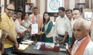 Bribery News: Video of bribery in Ambagarh Chowki goes viral...! Woman Sarpanch makes serious allegations against District Vice President Shankar Tiwari... Demand for action from the administration
