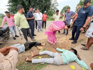 Example of Humanity: Minister Laxmi Rajwade gave an excellent example of humanity...! Viral on social media