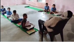 Headmaster in Sleep: The teacher kept sleeping in the class...the students kept studying...! Decline in the education system...see the video here