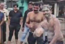 Streets of Korba : गड्ढों में भरे पानी में नहाकर व्यापारियों ने किया विरोध प्रदर्शन