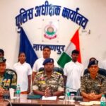 Surrender Naxali: Big news from Bijapur...! 8 Maoists with a bounty of 30 lakhs surrendered...! Female Naxalites made a shocking revelation