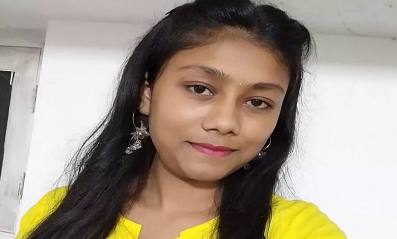 Eklavya Residential School: The body of the girl's hostel superintendent of Eklavya Residential School was found...! She committed suicide by hanging herself with a dupatta