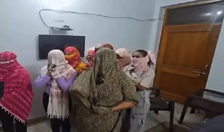 Prostitution: Breaking news...! Prostitution under the guise of a guest house...many objectionable materials including condoms recovered during the search