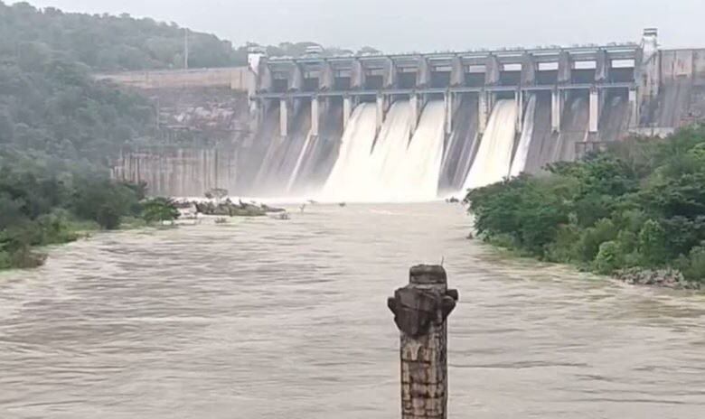 Heavy Rain: Impact of heavy rain in Chhattisgarh...! 8 gates of Bango Dam opened... Water is being released into Hasdeo river