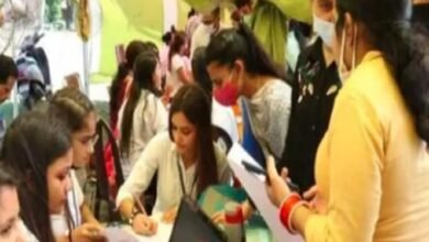 Peon Jobs: This news will shock you! The harsh truth of unemployment… Those with B.Tech and PhD degrees are queuing up for peon jobs.
