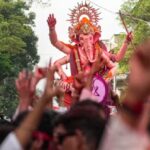 Ganesh Visarjan: Immersion procession...! Thieves' rampage amidst devotion... more than 100 mobiles stolen... many gold chains also missing