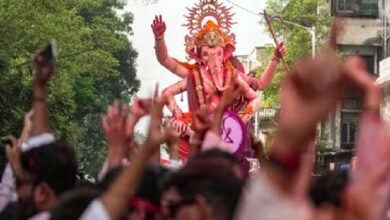 Ganesh Visarjan: Immersion procession...! Thieves' rampage amidst devotion... more than 100 mobiles stolen... many gold chains also missing