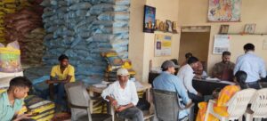 Fertilizer Scam: Irregularities in urea distribution...! Administration confiscated the entire consignment... Ambikapur's Vijay Trading Company's license suspended