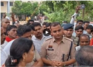 Tribal Girl Gangrape: Case of gang rape of a tribal girl in Kawardha...serious allegations against boyfriend and his two friends...angry people surrounded the SP.