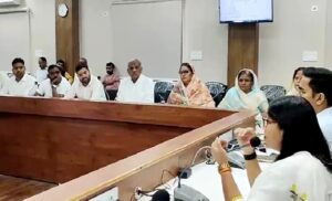 Collector Ruchika Chauhan's attitude...! The husbands of the female councilors who came in place of them were removed from the meeting... Watch the video here