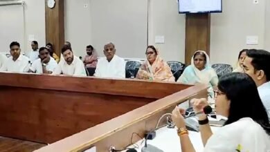 Collector Ruchika Chauhan's attitude...! The husbands of the female councilors who came in place of them were removed from the meeting... Watch the video here