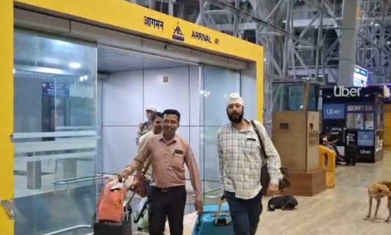 Airport Navigation System: Navigation system damaged due to lightning at Raipur airport...! Flight with 170 passengers diverted to Bhopal... Passengers upset