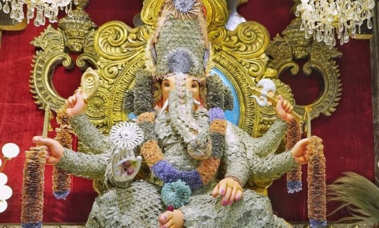 Ganesh Utsav: 'Lambodar' decorated with crores of 50, 100, 200 and 500 rupee notes...! A huge crowd of devotees gathered... see here