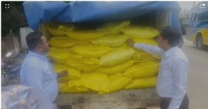 Agriculture Depat Action: Agriculture department takes action against profiteering amid shortage of fertilizers in Gariaband...! 525 bags of urea seized...shop suspended...VIDEO