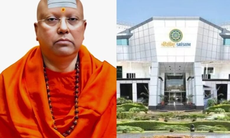 Swami Chaitanyananda Saraswati: Swamiji's misdeeds...! Obscene messages, foul language, and physical contact... 17 girls revealed the secret... Accused Chaitanyananda absconding.