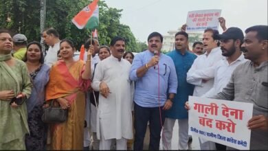 Congress Protest: Congress mobilized against Minister Kedar Kashyap...! Stop abusing...started protest with placards in hand...see VIDEO here