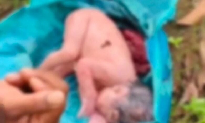 Korba: Newborn found in a plastic bag near a farm, villagers angry... watch video