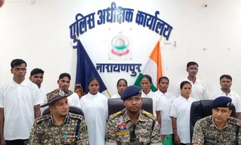 Naxal Operations: From violence to development! 12 dreaded Maoists carrying a bounty of 1.8 million rupees surrender their weapons...return to the path of development.