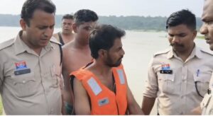Tragic End of Love Story: A tragic end to a love story! After being refused marriage, the couple jumped into the Hasdeo River.