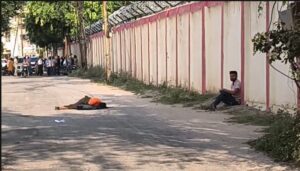 Illegal Relations: Husband shot his wife with 5 bullets…! Police controlled the accused with the help of kicks, punches and tear gas… watch the video here