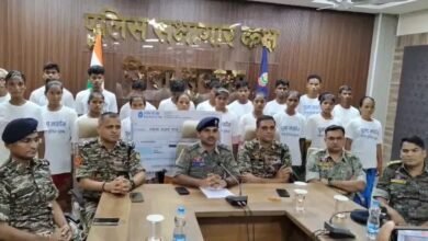 Rewarded Naxalite Surrenders: Big success on Naxal front in Sukma...! 20 Naxalites including those with a reward of 33 lakhs surrendered