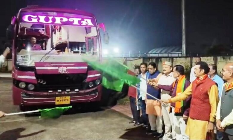 Green Flagged: 87 pilgrims from Bastar district were sent off under the Shri Ramlala Darshan Yojana.
