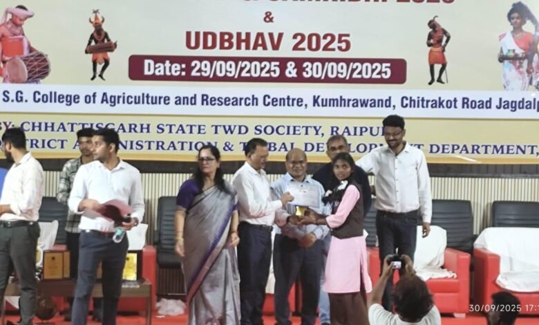 Udbhav 2025: Girls from Balrampur shine at the state-level Udbhav 2025, achieving success in sculpture and local crafts.