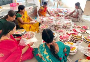 CG Bihaan Market: The Bihaan Market is paying off the hard work of self-help groups, with various stalls selling various products, including earthen lamps.