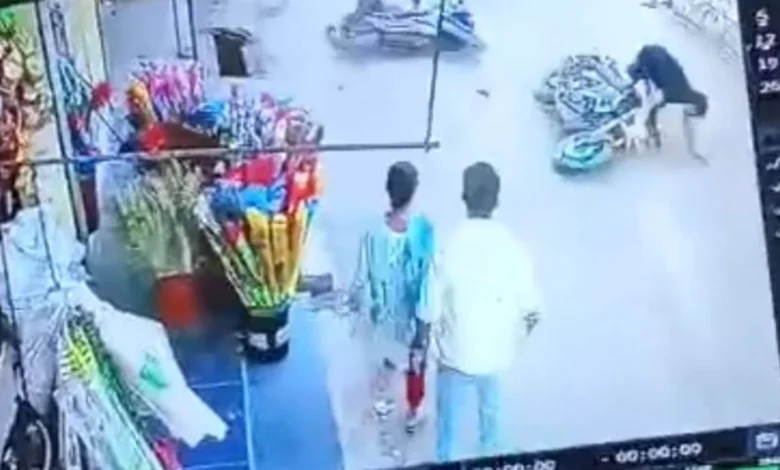 Escape from Police Custody: Suicide accused escapes from police station, causing panic in police department
