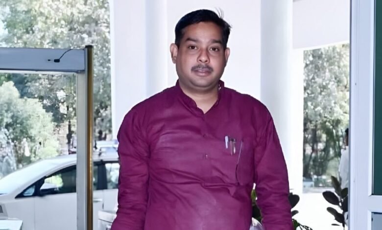 Fraud Case: Big news from Jagdalpur! Congress MLA Baleshwar Sahu faces serious charges of fraud involving a ₹4.2 million cooperative bank... Police file a case.