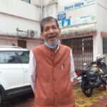 Former Home Minister Nankiram Kanwar leaves for Raipur to stage a sit-in protest... Hundreds of supporters join in.