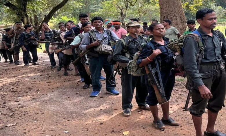 Naxalite Cadres Surrender: The path to peace in Bastar! 21 Naxalites surrendered their guns, handed over 18 weapons, including AK-47s, to the police. See the list here.