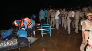 Durga Visarjan: After Khandwa in Madhya Pradesh, a major accident occurred in Agra, Uttar Pradesh...! 11 people drowned in the river during the immersion.