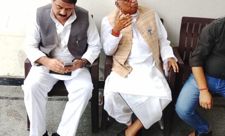 Leader House Arrest: Political turmoil! Leader of Opposition placed under house arrest in Lucknow... Bareilly visit barred... Watch video here