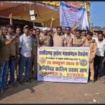 Road Blockade: Drivers' Association blocks road in Gariaband! Protest intensifies over 10 demands, including prohibition... Watch the video here