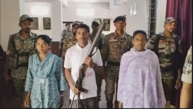 Big Success: A major breakthrough on the Naxal front in Gariaband...! Three rewarded Naxalites surrender... Watch the video here.