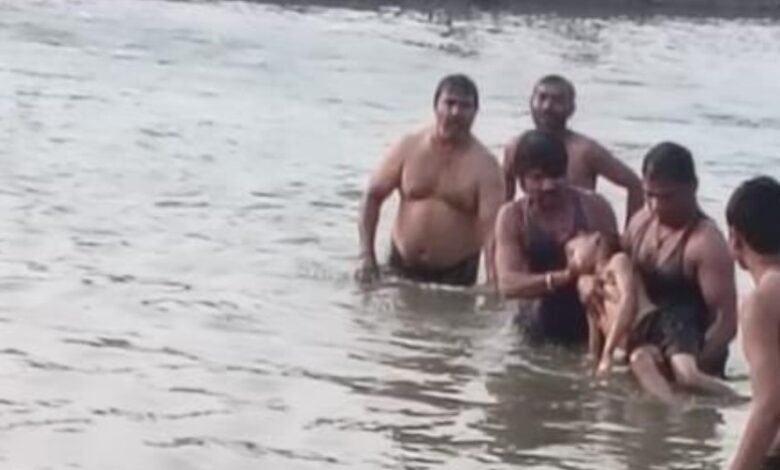 Gariaband: Dry river of Fingeshwar becomes witness to accident, child dies due to drowning.