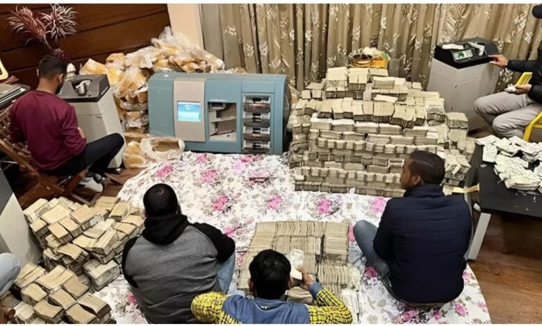 DIG Arrested: DIG arrested red-handed while accepting bribe! CBI conducts major trap operation... ₹5 crore found in 3 bags and 1 briefcase... Machines had to be called in to count the notes.