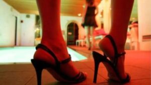 Cultural Wellness Centre: Investigation into a robbery at a Raipur spa uncovered a sex racket! Police seized mobile phones and chat records.