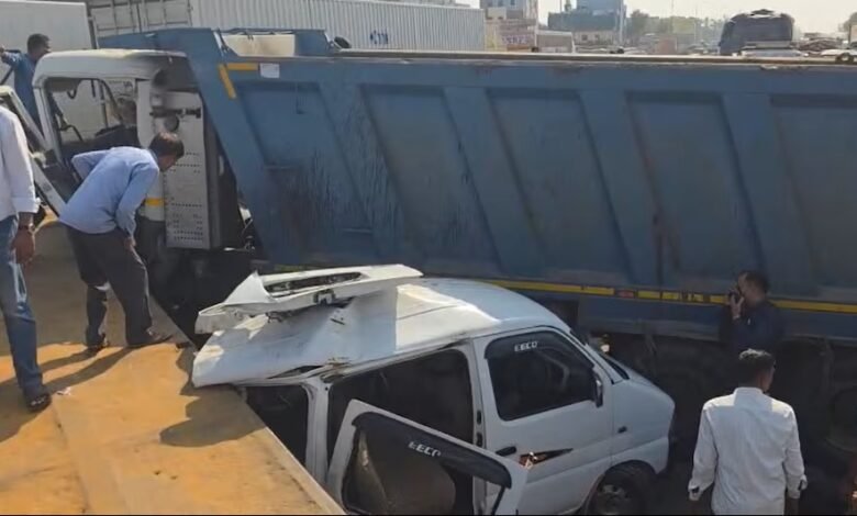 Dumper Wreaked Havoc: News of a tragic road accident! Dumper wreaks havoc... crushes 5 vehicles... 10 dead, 40 critical