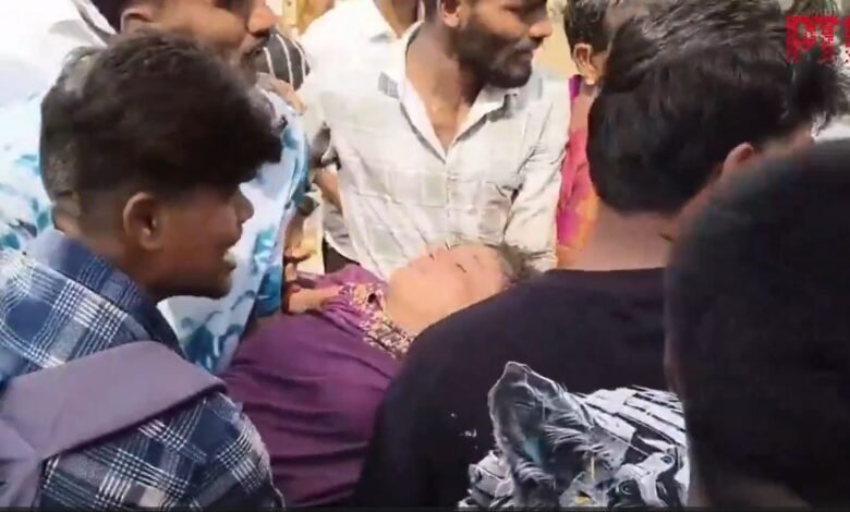 Venkateswara Swamy Temple Stampede: A stampede broke out at the Venkateswara Swamy Temple on Devuthani Ekadashi... 10 people tragically died... watch the video here.