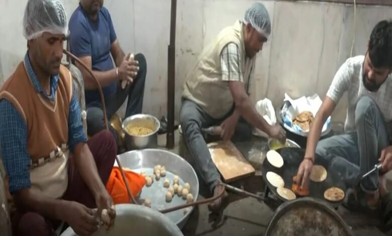 Big Celebrations: Preparations are in full swing at the BJP headquarters! Jalebi, Sattu Paratha, and Litti Chokha...see how preparations are going in Delhi here! Video